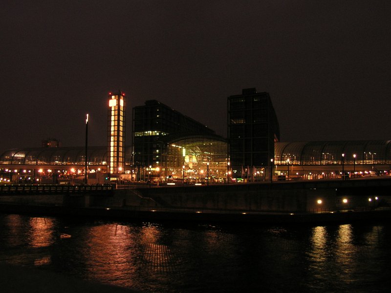 Ein berwltgender Anblick: Lehrter Bahnhof gegen 18 Uhr am 1.11.07