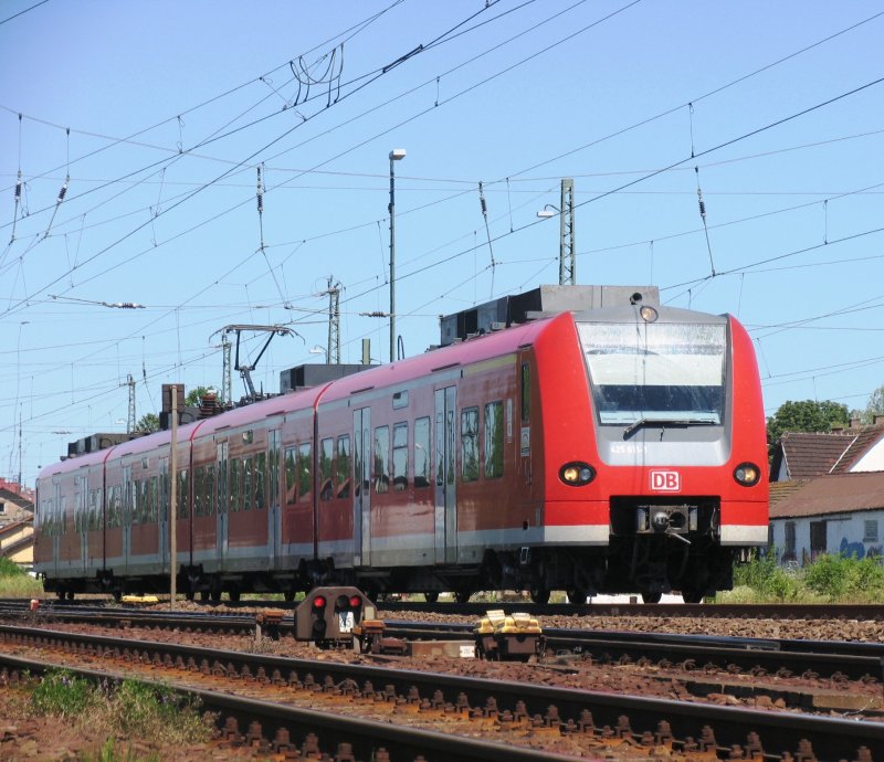 Ein unbekannter 425 als RB2 nach Wagh�usel. Biblis, 18.07.06
