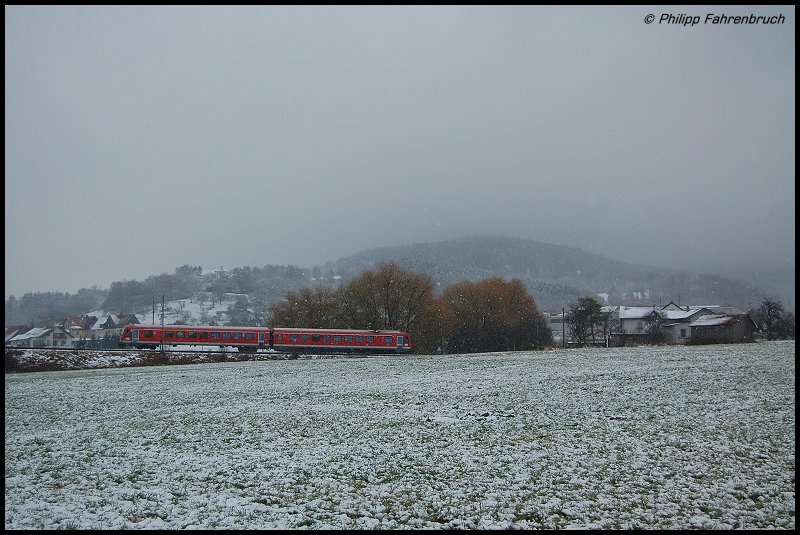 Ein unbekannter 628er fhrt am 14.11.07 als RE 22542 von Ulm Hbf nach Ellwangen, aufgenommen bei Goldshfe.