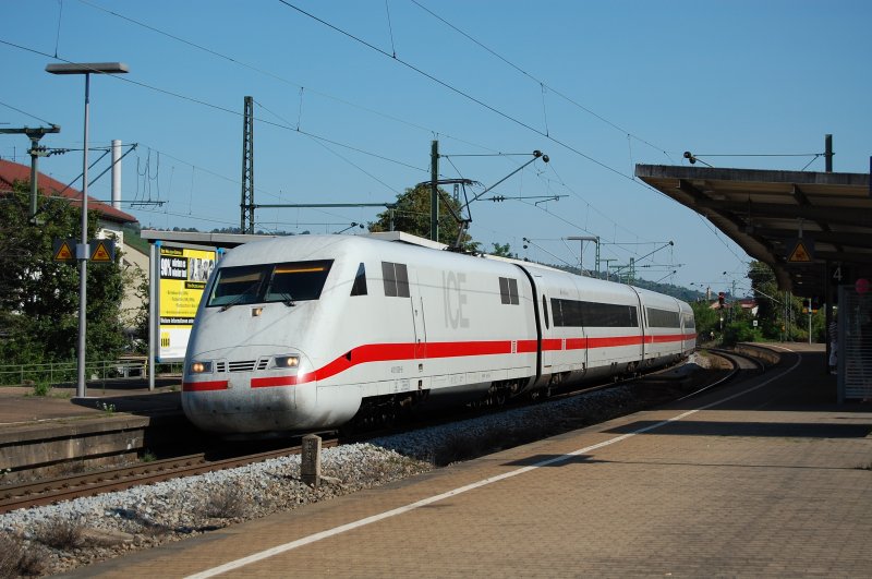 Ein unbekannter ICE-1-Triebzug durchfhrt am 26.07.07 den Bahnhof Stuttgart-Untertrkheim mit Fahrtrichtung Stuttgart HBF.