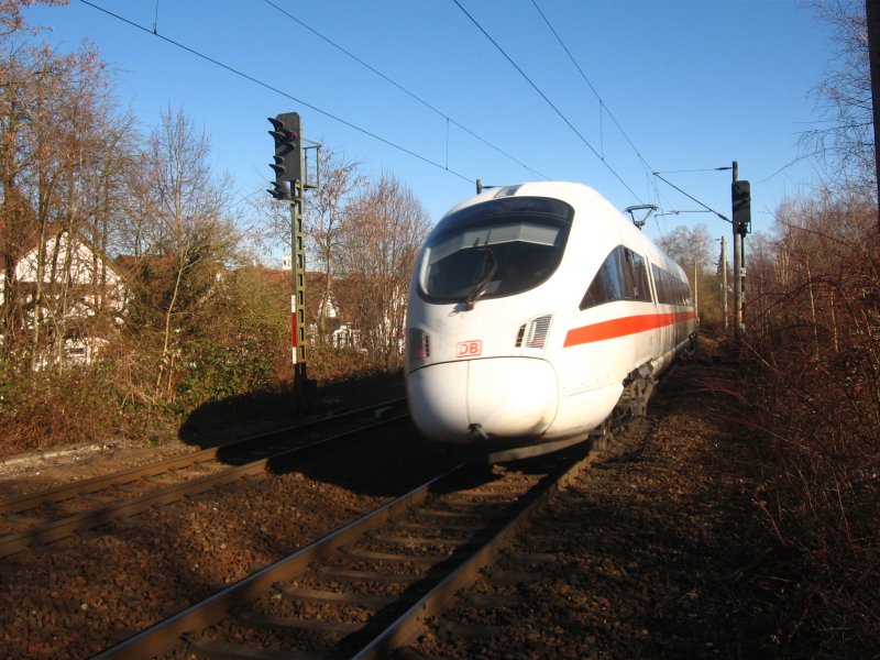 Ein unerkannt gebliebener ICE-T (411) als ICE 186 nach Stuttgart bei der Durchfahrt Gottmadingen 8.2.08