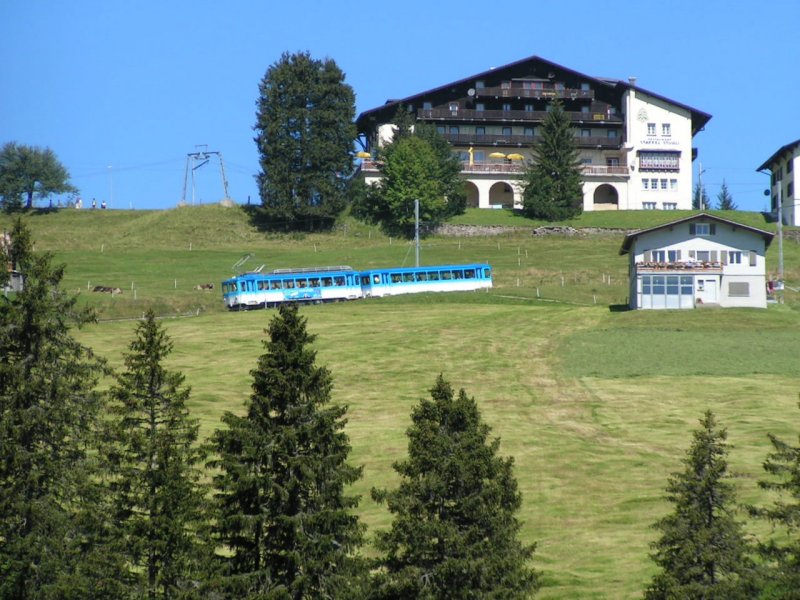 Ein vor uns fahrender Zug hat den Anstieg nach Rigi Kulm fast geschafft. 04.08.07