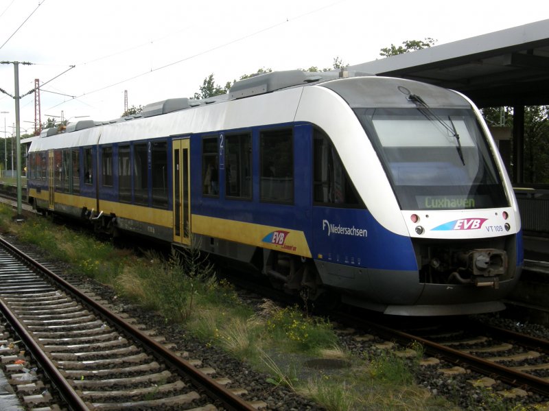 Ein VT 109 (Lint) der EVB steht in Bremerhaven Hbf zur Abfahrt nach Cuxhaven bereit. (04.08.2008)