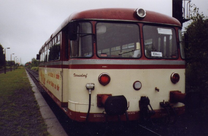 Ein VT 51 am 22. Juli 2005 kurz vor der Abfahrt von Eibau nach Zittau. 