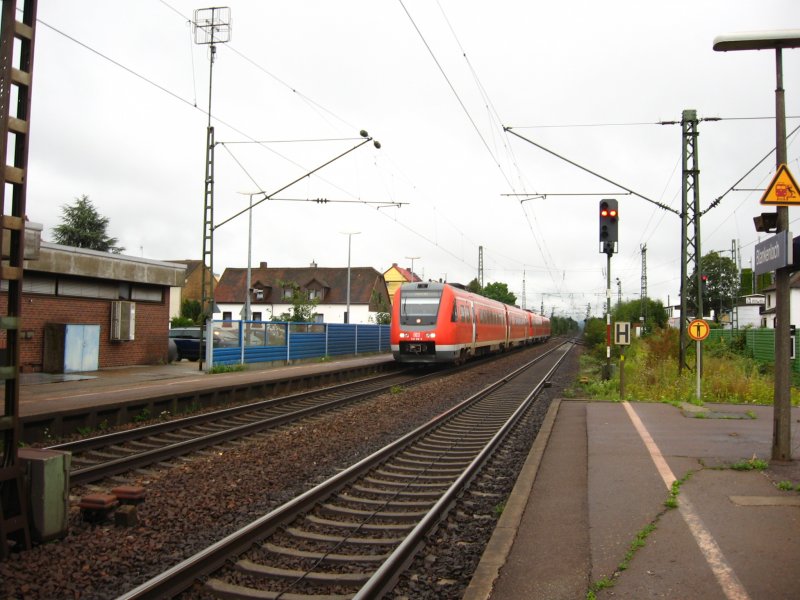 Ein VT 612 durcheilt Blankenloch (KBS700) in Richtung Mannheim 9.8.07
