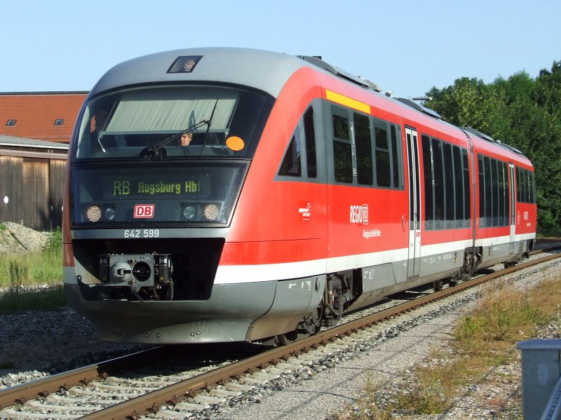 Ein VT 642 Desiro der Kneipp-Lechfeld-Bahn bei der Einfahrt in Landsberg am Lech am 18.06.2009.