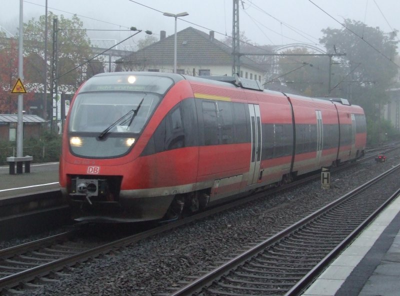 Ein VT 643 durchf�hrt Wuppertal-Oberbarmen in Richtung Wuppertal Hbf am 02.11.2007 im Nieselregen