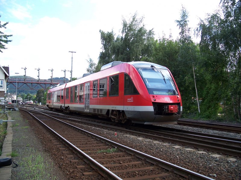 Ein Vt 648 fhrt nach Holzminden aus dem Bad Harzburger Bahnhof (18.8.2007)