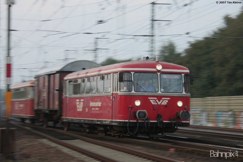 Ein VT 798 der EVB am Abend des 22.09.2007 bei Bremen Hbf. www.bahnpix.de