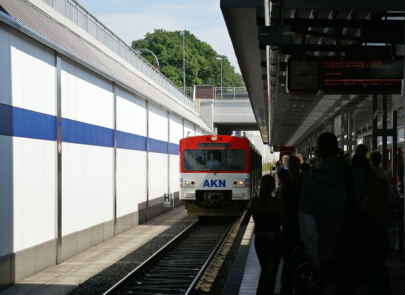 Ein VTA der AKN steht am 7.06.2008 in Kaltenkirchen zur Abfahrt nach Neumnster bereit.