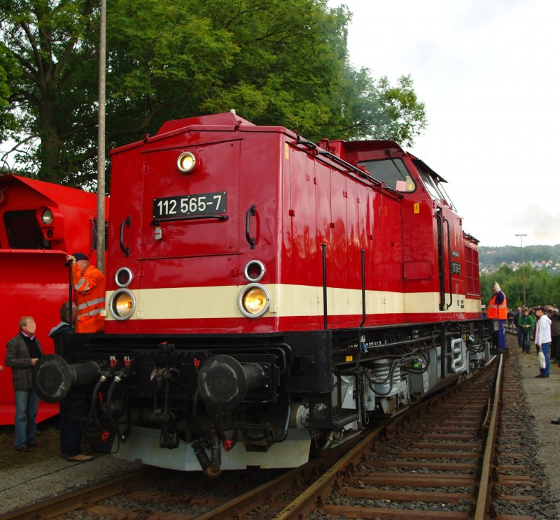 Ein weiterer Gast auf den 15. Dampfloktagen in Meiningen am 05.09.2009 war die schillernd glnzende 112 565-7.