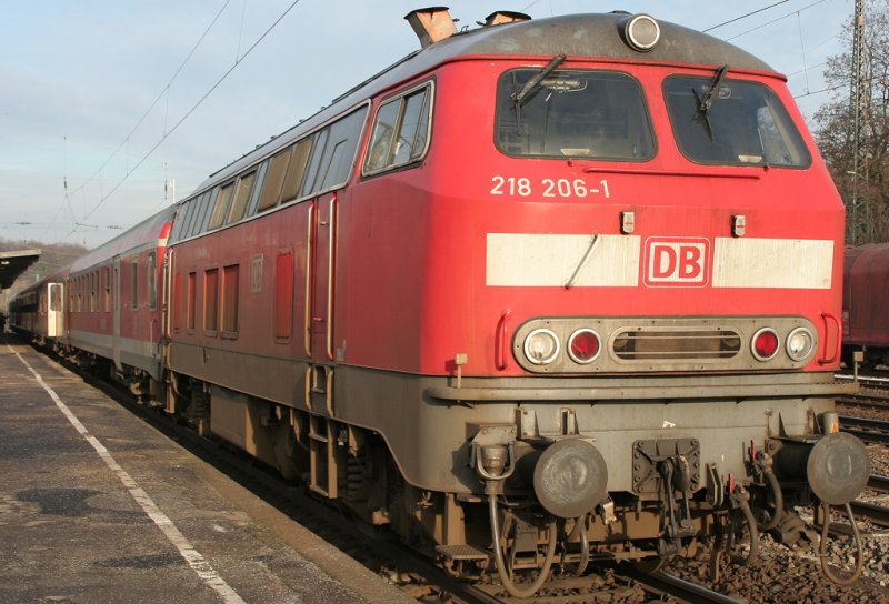 Ein weiteres Mal konnten wir 218 106-1 auf dem RE12 von Trier nach Kln Messe/Deutz am 03.01.2009 in Kln West bewundern