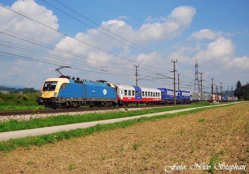 Ein weiteres nicht erwartetes Highlight:MAV 1047 001-1 mit ihrer RoLa zum Terminal in Wels,Pasching (sterreichurlaub 18.08.09)