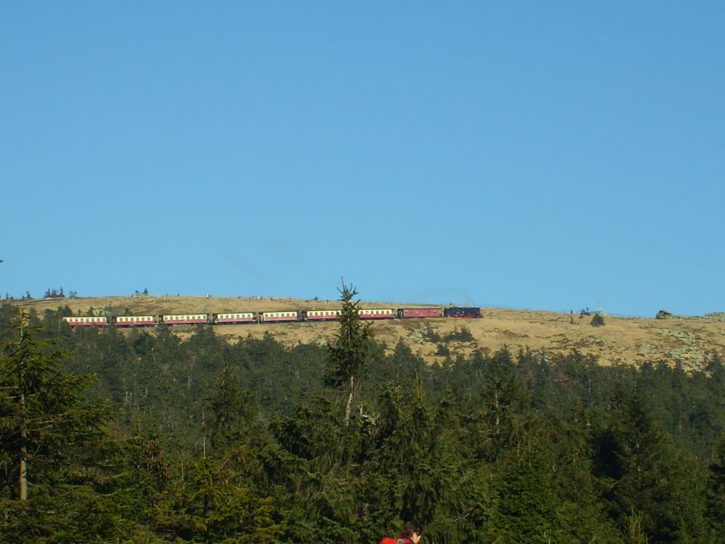 Ein, wie ich finde sehr interessantes Bild. Denn man sieht hier deutlich die Steigung der Brockenbahn.