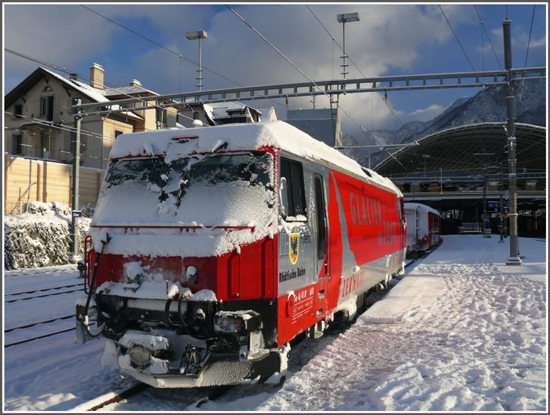 Ein wunderschner Morgen in Chur und trotzdem steht die halbe RhB still wegen umgestrzter Bume. Ge 4/4 III 651  Fideris  wird wohl bald wieder gebraucht, denn eine Aufhebung der Streckensperren ist absehbar. (23.11.2008)