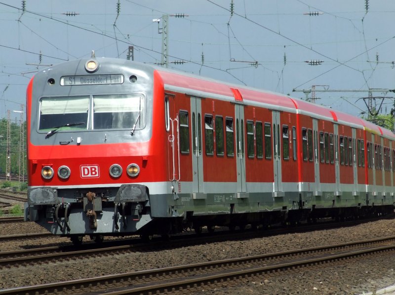 Ein X-Wagen S-Bahnzug am 19.06.2009 in Bochum-Ehrenfeld.
