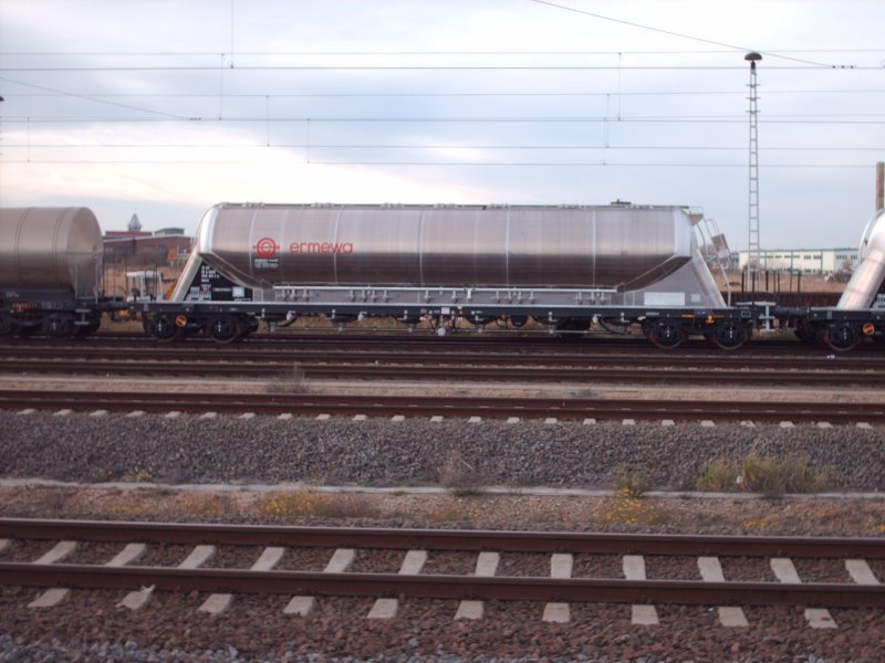 Ein ziemlicher neuer Gterwagen. Oder er wurde instandgesetzt. Jedenfalls habe ich ihn am 24.11.2006 in Bitterfeld abgepasst.