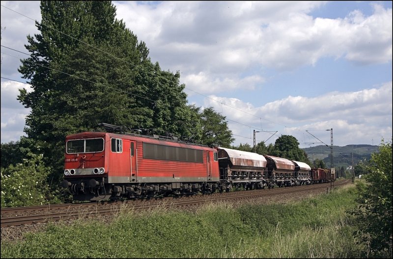 Ein Zug fr die Modellbahn: 155 139 ist mit dem abendlichen Gterzug Finnentrop/Plettenberg - Hagen-Vorhalle bei Hohenlimburg unterwegs. (29.05.2009) 