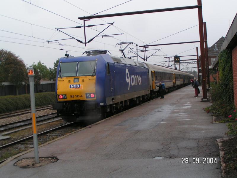 Ein Zug der Nord-Ostsee-Bahn steht am 28.9.2004 im dnischen Grenzbahnhof Padborg zur Ausfahrt nach Hamburg. 
