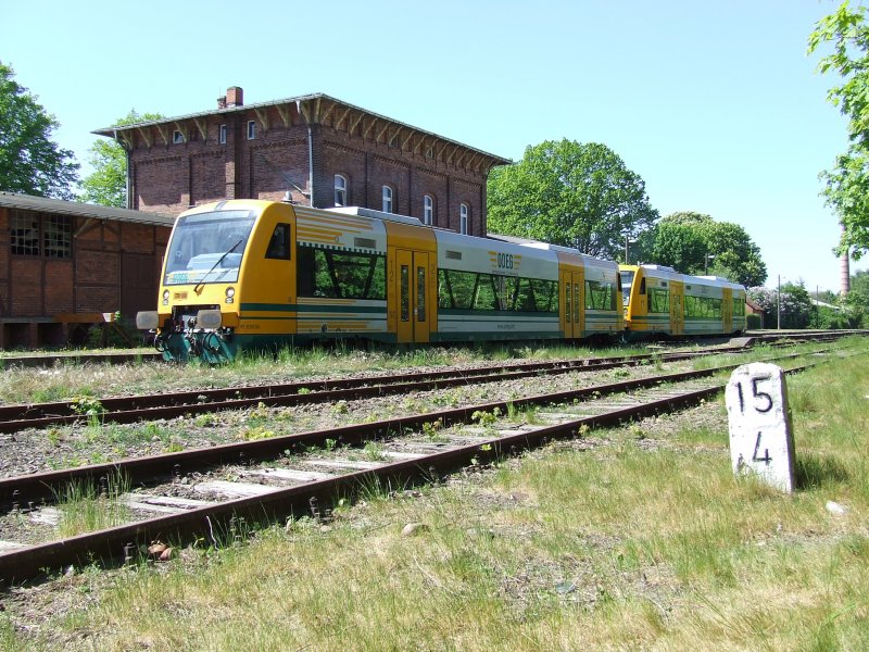 Ein Zug der ODEG zwischen Zarrentin und Hagenow im Bahnhof Wittenburg. ( 05.05.2007 Bahnhofsfest Zarrentin )