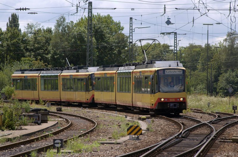 Ein Zug der S41 aus Freudenstadt Hbf erreicht Rastatt. 16.07.2009