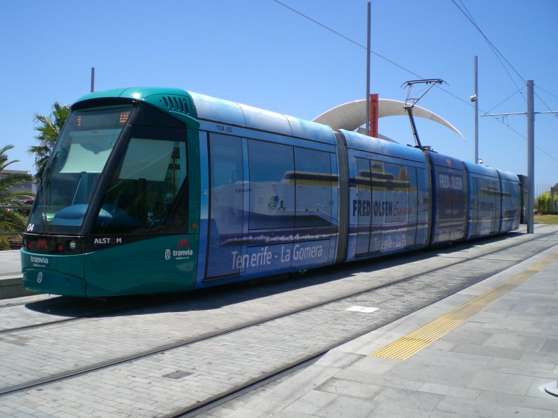 Ein Zug der Strassenbahn von Santa Cruz de Tenerife am 11.06.2008 an seiner Endhaltestelle.