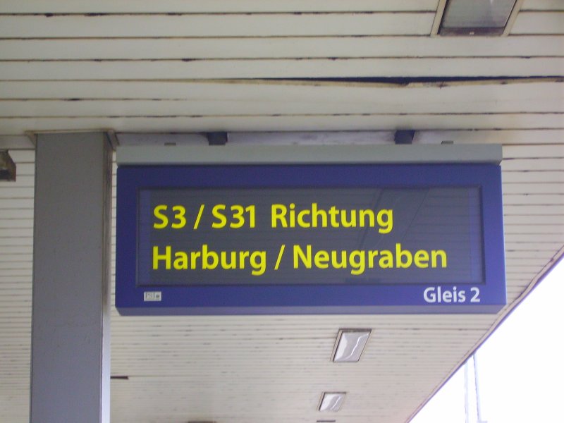 Ein Zugzielanzeiger in Hamburg-Wilhelmsburg. 01.07.07