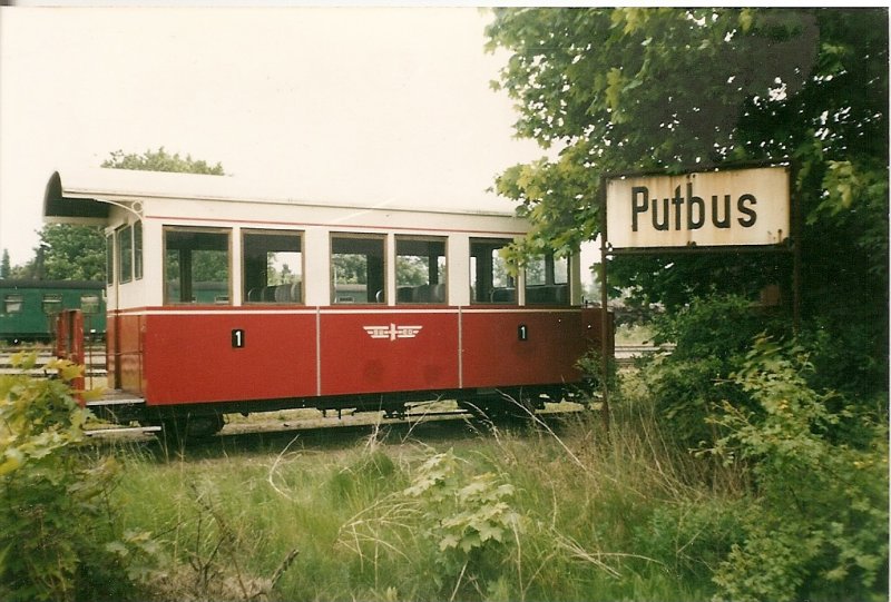 Ein zweiachsiger Panoramawagen in Putbus im Juni 1998.