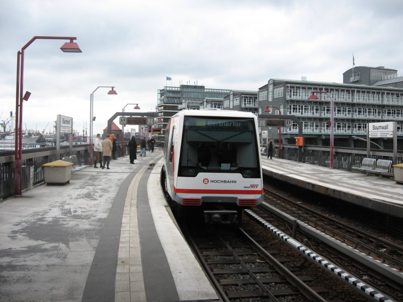 Einafhrt U-Bahn in die Station Baumwall (hamburg,Nhe Speicherstadt) am 7.3.07 Einafhrt 12.33Uhr