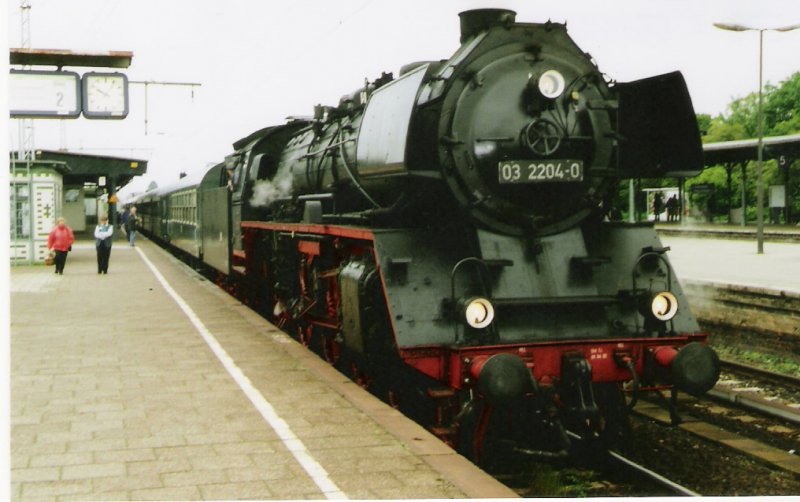 Eine 03 steht am 19.5.2006 im Bahnhof Schneweide zur Sonderfahrt nach Gesundbrunnen Bereit