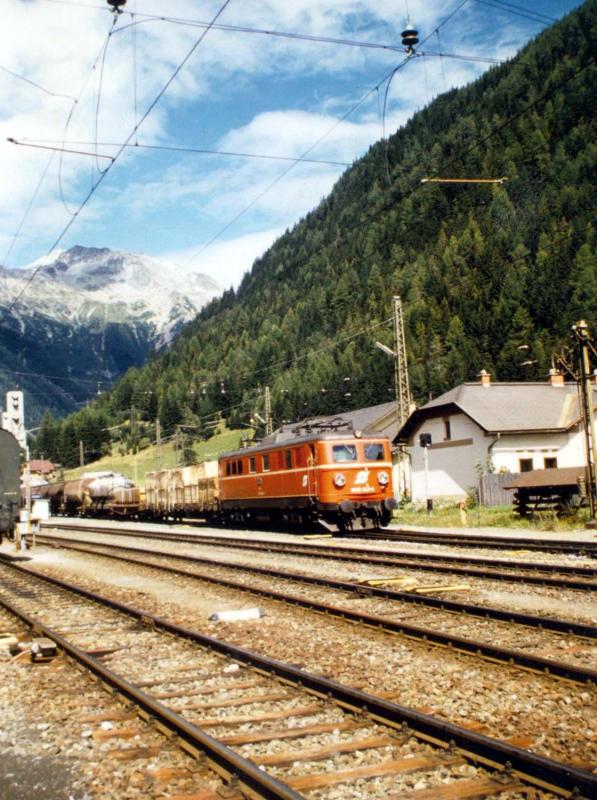Eine 1010 im Bahnhof Mallnitz Juli 1988