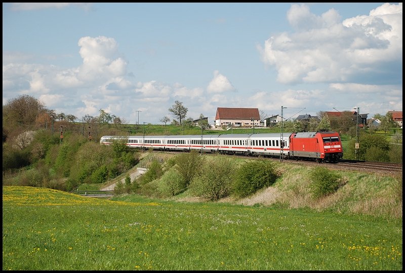 Eine 101er ist unterwegs nach Karlsruhe Hbf. Aufgenommen am 29.04.08 bei Goldshfe.