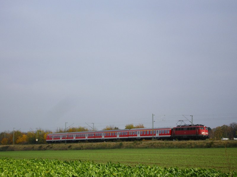 Eine 110er mit dem RB 59 aus Soest nach Dortmund Hbf.,hier
bei Holzwickede.(06.11.2008)