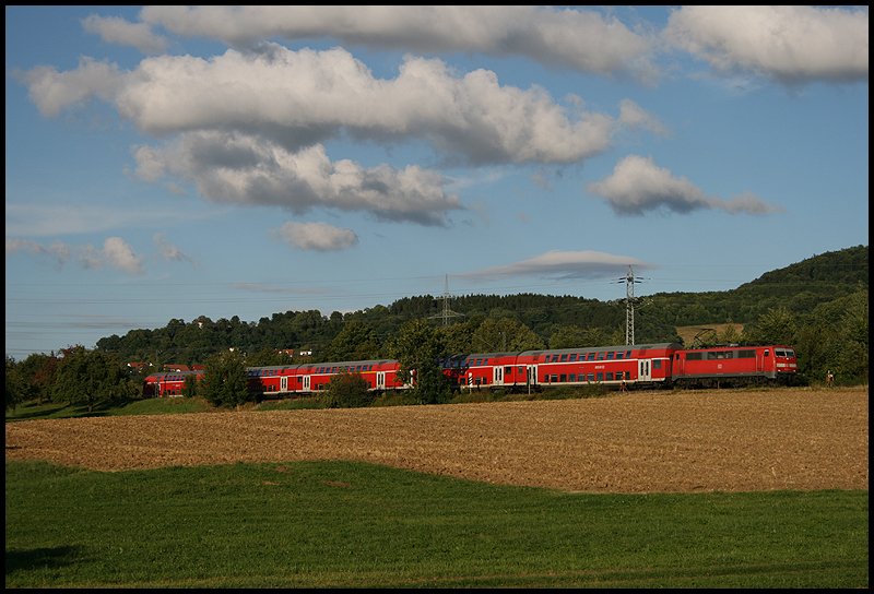 Eine 111 zog am 3.08.2008 RE 4198 von M�nchen nach Stuttgart; n�chster Halt des Zuges war Aalen. Aufgenommen bei Hofen.