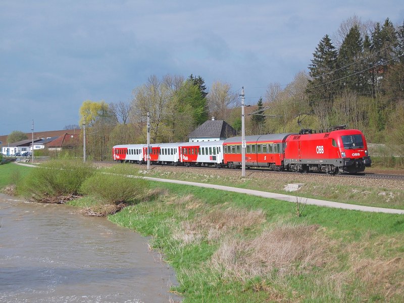 Eine 1116 und 4 Wagen ergaben
am 23.04.2008 den IC601.Es handelte 
sich dabei um eine Ersatzgarnitur;
Planleistung wre ein 4010/6010 Triebzug.
Das Foto entstand kurz vor Wartberg/Krems.
