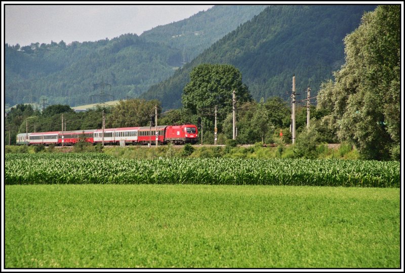 Eine 1116 bringt am 17.06.05 den OEC188  Val Gardena/Grdnertal  von Verona Porta Nuova nach Mnchen Hauptbahnhof. Aufgenommen bei Stans b. Schwaz.