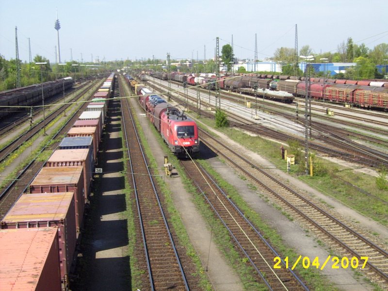 Eine 1116 fhrt gerade in den Nrnberger Rangierbahnhof ein, aufgenommen am 21.4.2007
