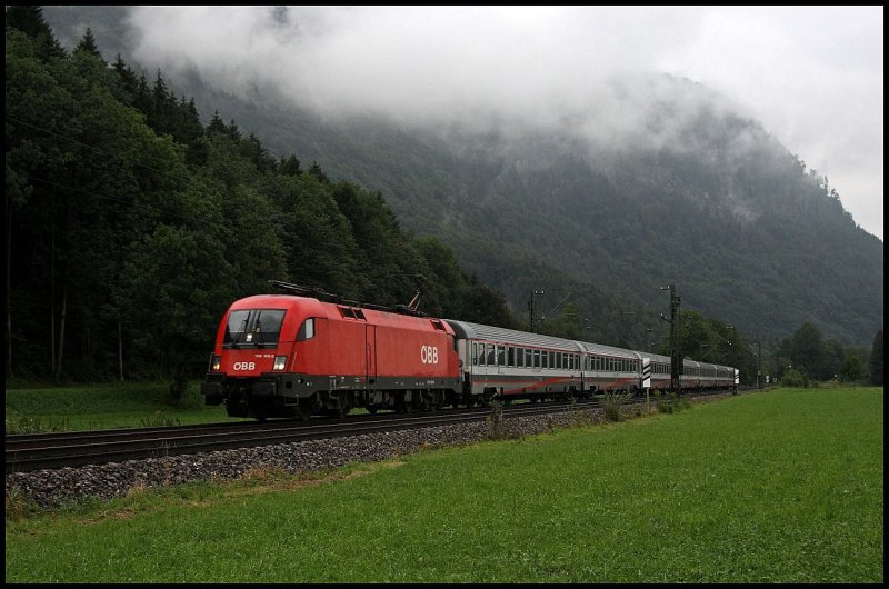 Eine 1116er bringt einen IC von Mnchen Hbf zum Grenzbahnhof Brennero/Brenner. (04.08.2009)
