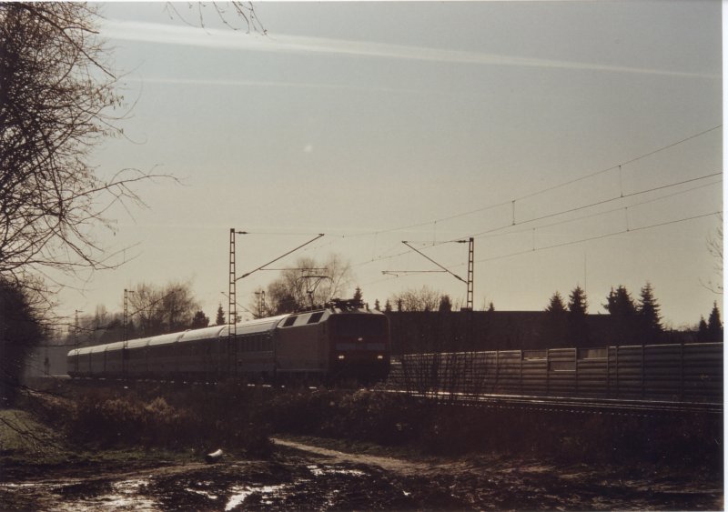 Eine 120 fhrt mit einem IC richtung Mnster Westf. Aufgenommen im Frhjahr 2006.