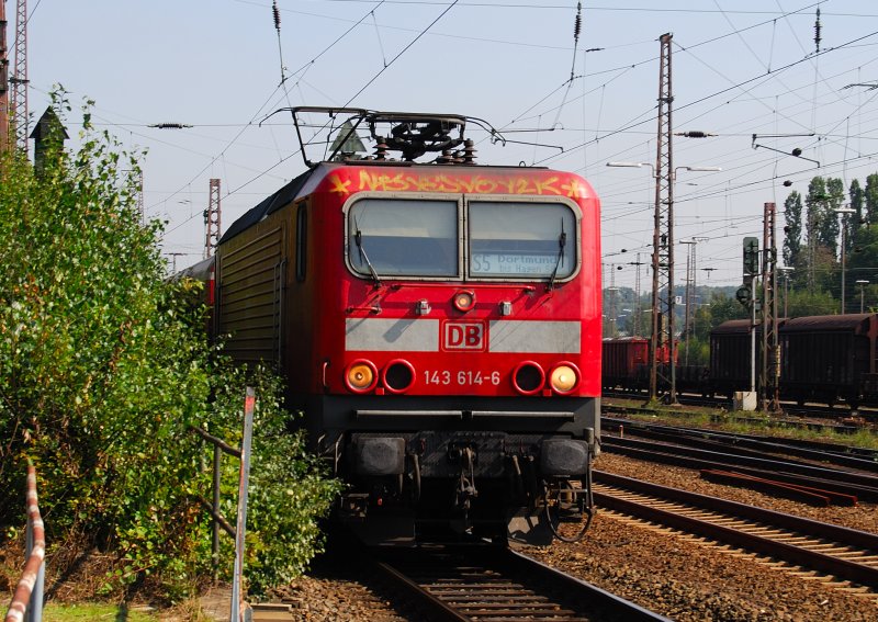 Eine 143 614-6 durchfuhr den Bahnhof Hagen-Vorhalle in Richung Wetter. Zielbahnhof ist Dortmund.