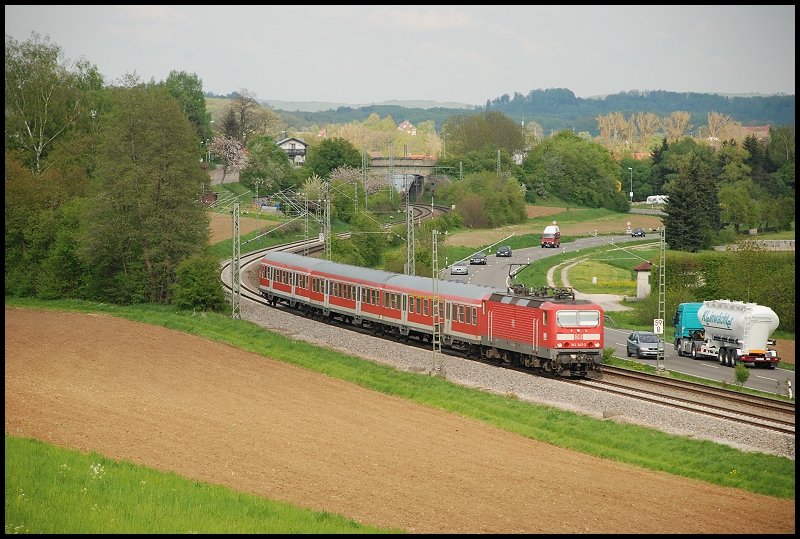 Eine 143er ist unterwegs nach Stuttgart Hbf. Aufgenommen am 05.05.08 bei Mgglingen.
