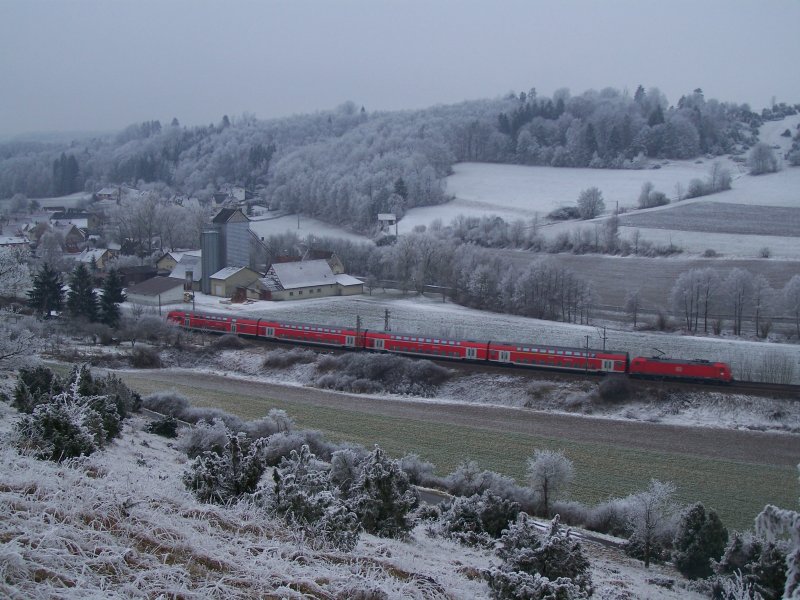 Eine 146er fuhr am 27.Dezember 2007 nach Mosbach-Neckarelz via. Stuttgart Hbf. Hier bei Lonsee.