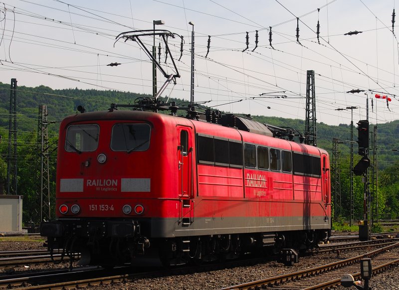 Eine 151 153-4 auf dem Rangierbahnhof Hagen-Vorhalle. Sie hat eine Leerfahrt nach Herne.