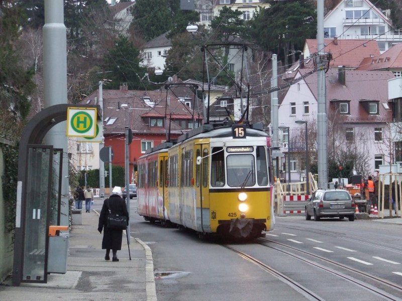 Eine 15er fhrt an der Haltestelle Payerstrasse in Richtung Stammheim ein (04.12.2007)