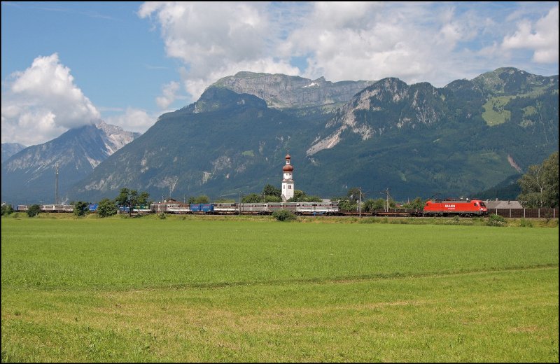 Eine 182er bringt den  Terratrans-Paneuropa  vom Brenner Richtung Mnchen. (05.07.2008)
