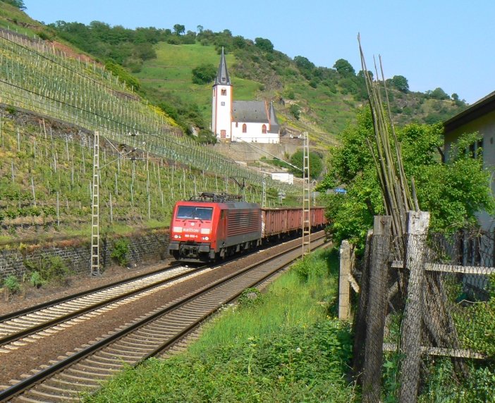 Eine 189 kommt auch nicht jeden Tag ins Moseltal. Am Abend des 13.5.2008 fuhr sie mit einem Gterzug in Richtung Cochem durch das bekannte Motiv in Hatzenport.