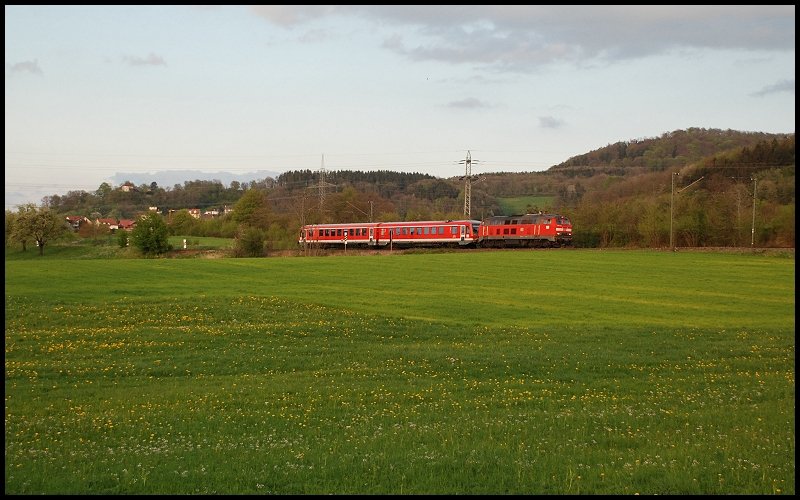 Eine 218er zieht einen defekten 628er nach Ulm. Aufgenommen am 29.04.08 bei Aalen-Hofen.