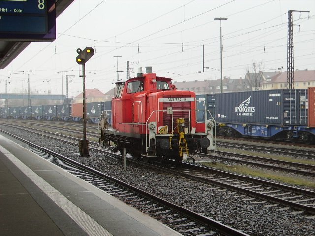 Eine 363 der DB in Aschaffenburg Hbf.