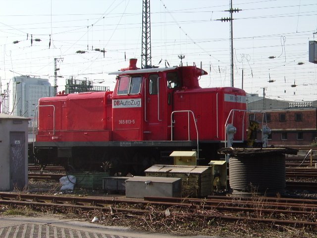 Eine 365 der DB Auto Zug in Frankfurt am Main Hbf. 