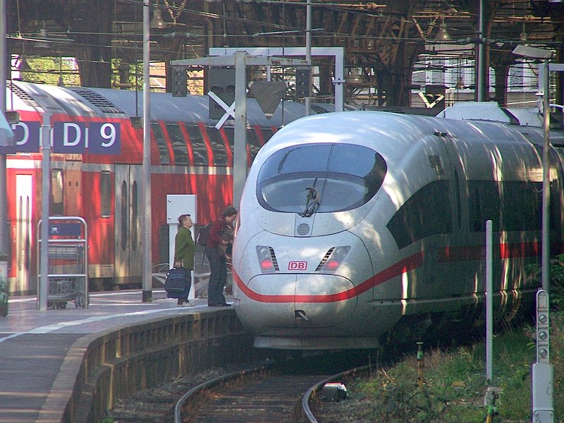 Eine 406 als ICE15 von Brssel Midi nach Frankfurt(Main) Hbf am 22.09.07 in Aachen Hbf.
